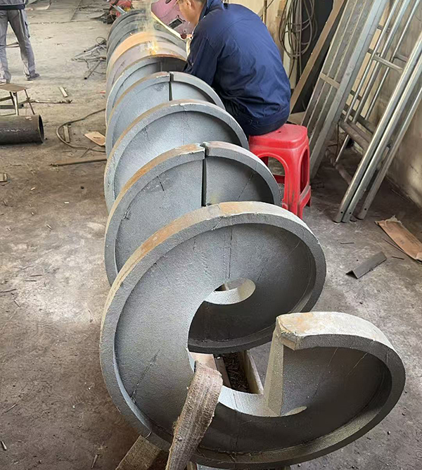 �������T������